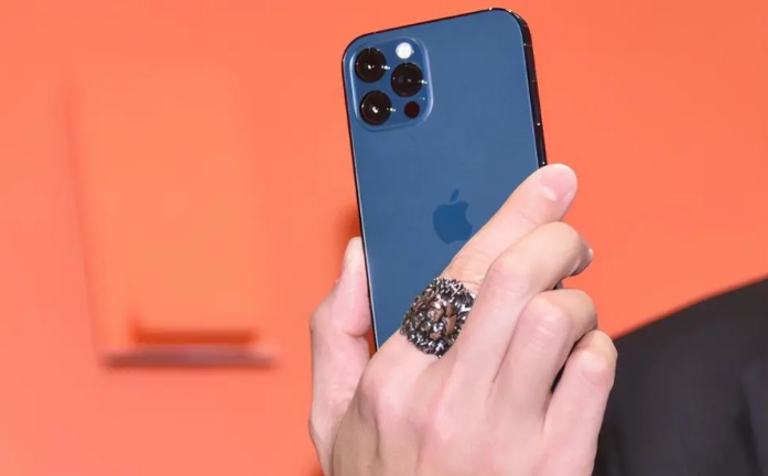 平武苹果手机维修分享iPhone12系列重启方法教程 